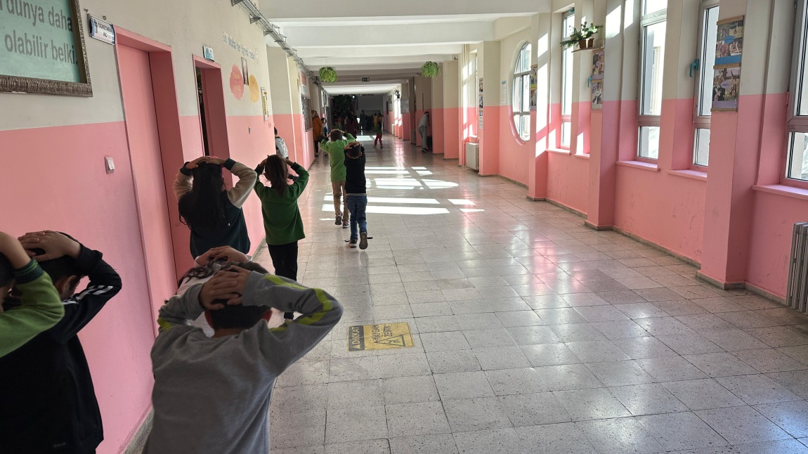 Gazi İlkokulu - Deprem Tatbikatı Yapıldı